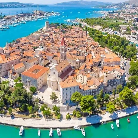 Karlo Antonio Apartment Trogir