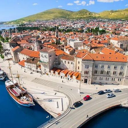 Apartman Karlo Antonio *