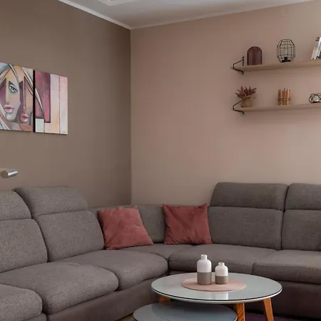 Karlo Antonio טרוגיר